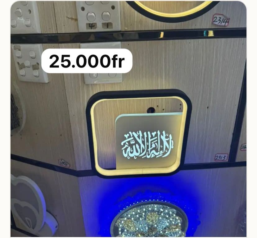 Applique murale LED carrée avec calligraphie islamique