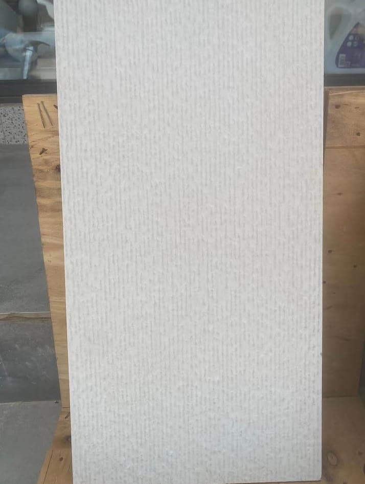 Carreau 30x60 blanc à texture striée