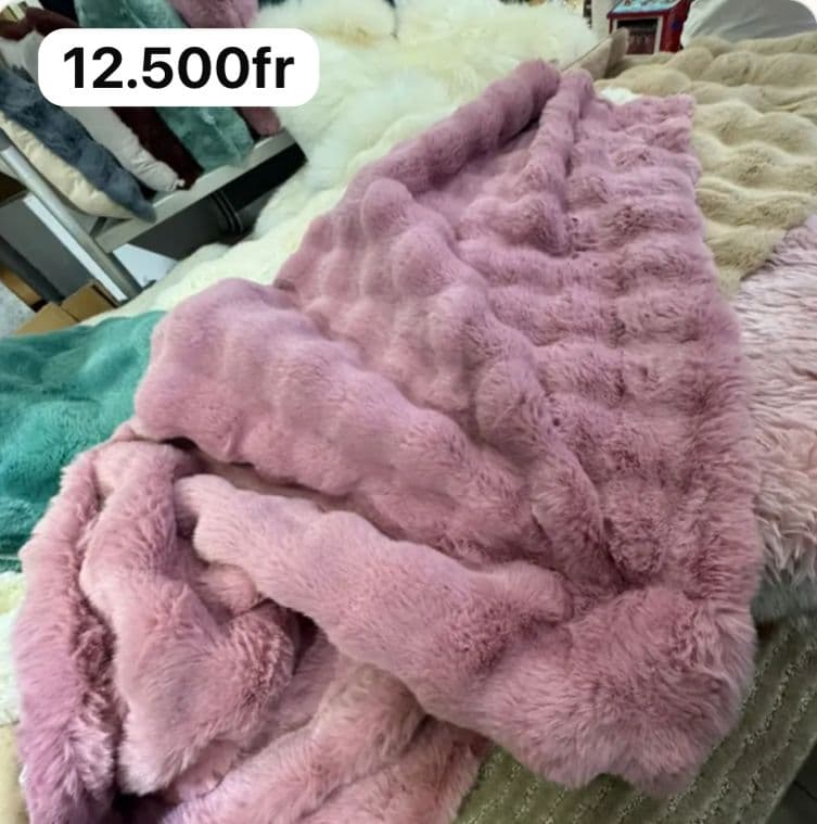 Descente de lit en fourrure rose