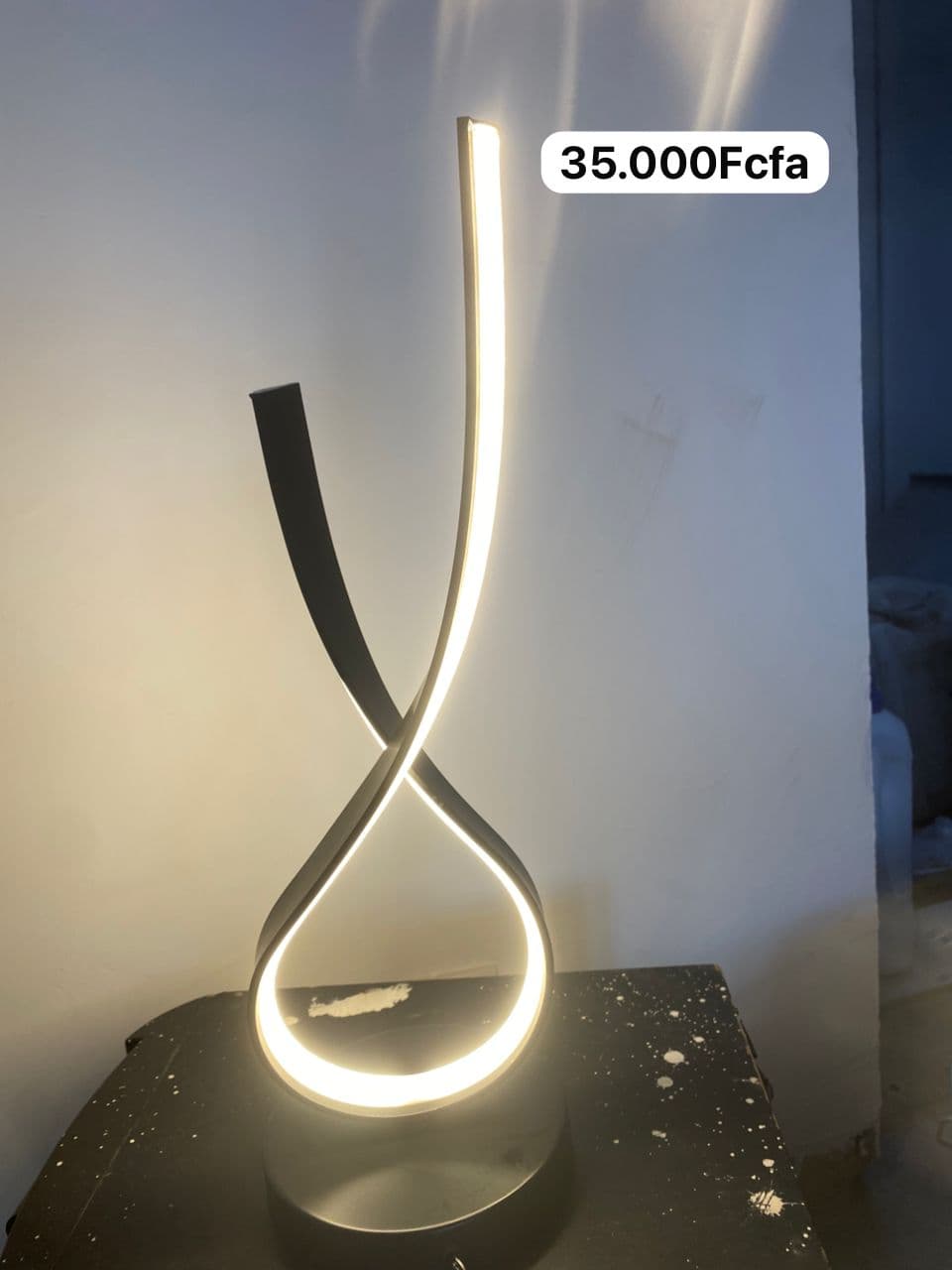 Lampe de table LED en spirale