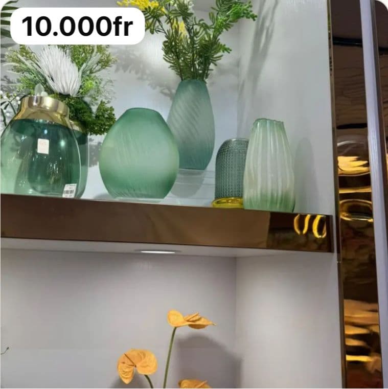 Ensemble de vases décoratifs avec fleurs
