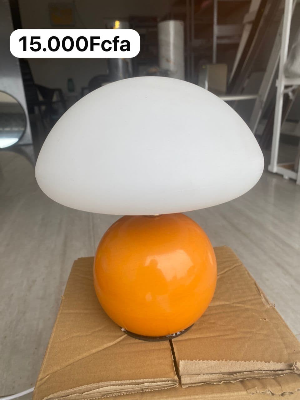 Veilleuse champignon orange à abat-jour blanc